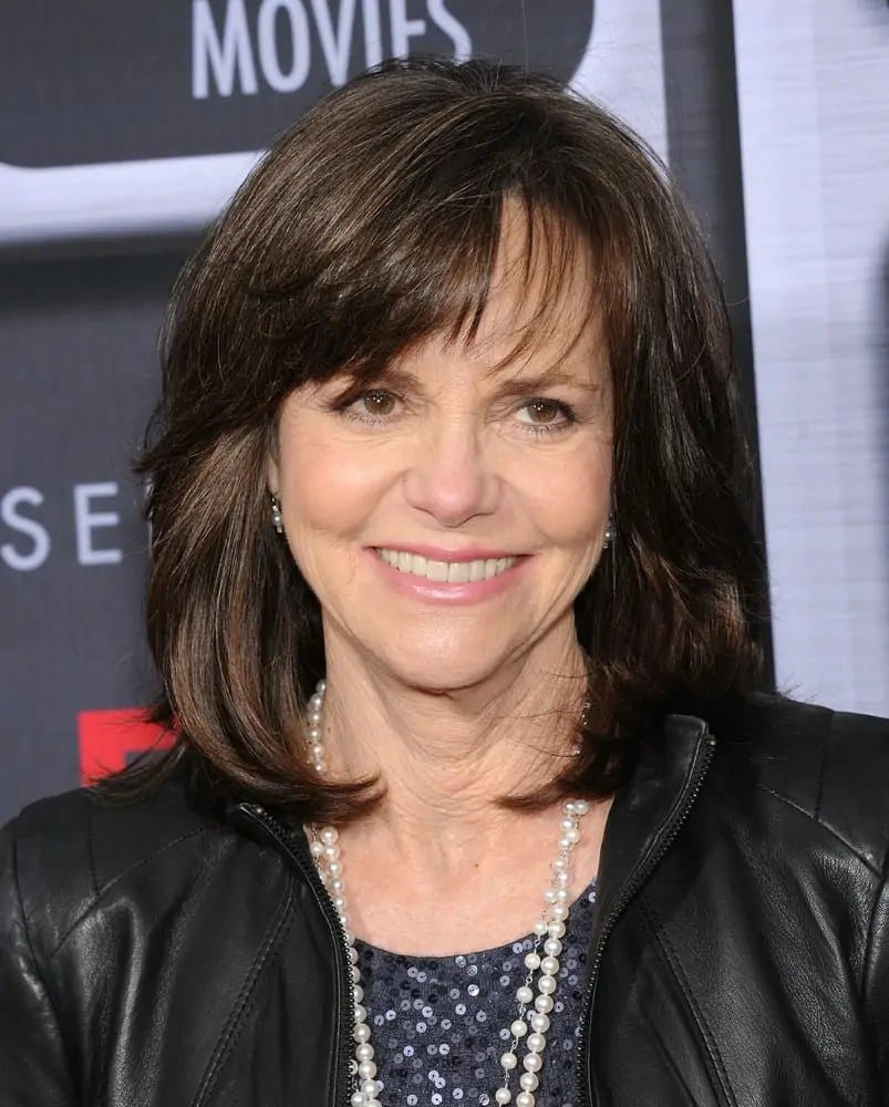 Sally Field, at 77, never had any plastic surgery. She has aged naturally. How does she look today?